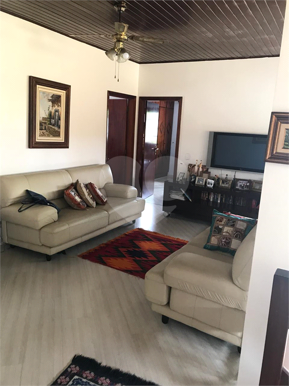 Casa em condomínio à venda em Alphaville com 4 suítes e 4 vagas