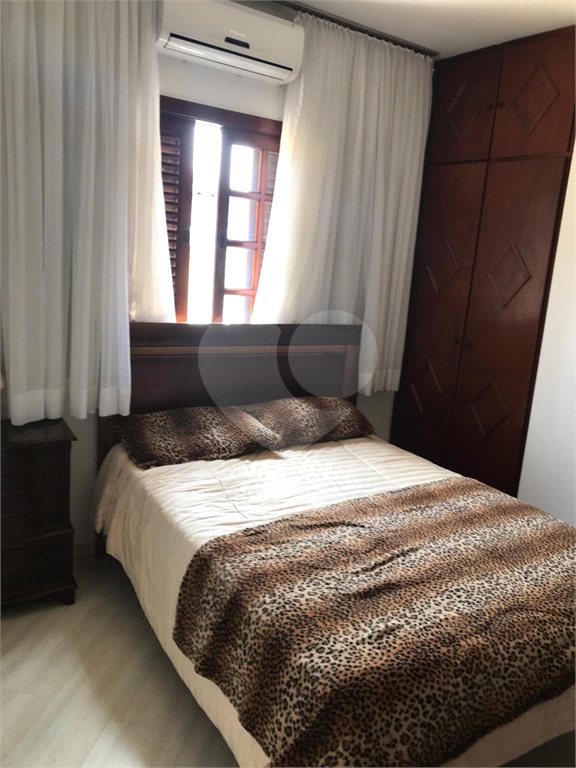 Casa em condomínio à venda em Alphaville com 4 suítes e 4 vagas