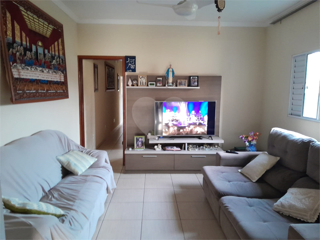Casa à venda com 2 quartos, 105m² - Foto 2
