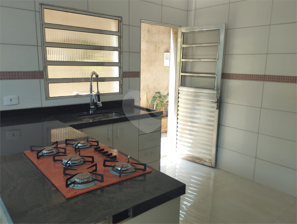 Lindo sobrado novo em Araraquara com 03 dormitórios