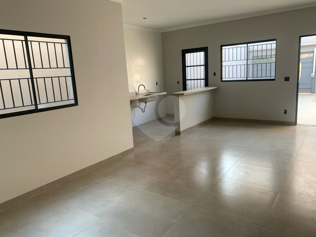 Casa à venda com 2 quartos, 65m² - Foto 1