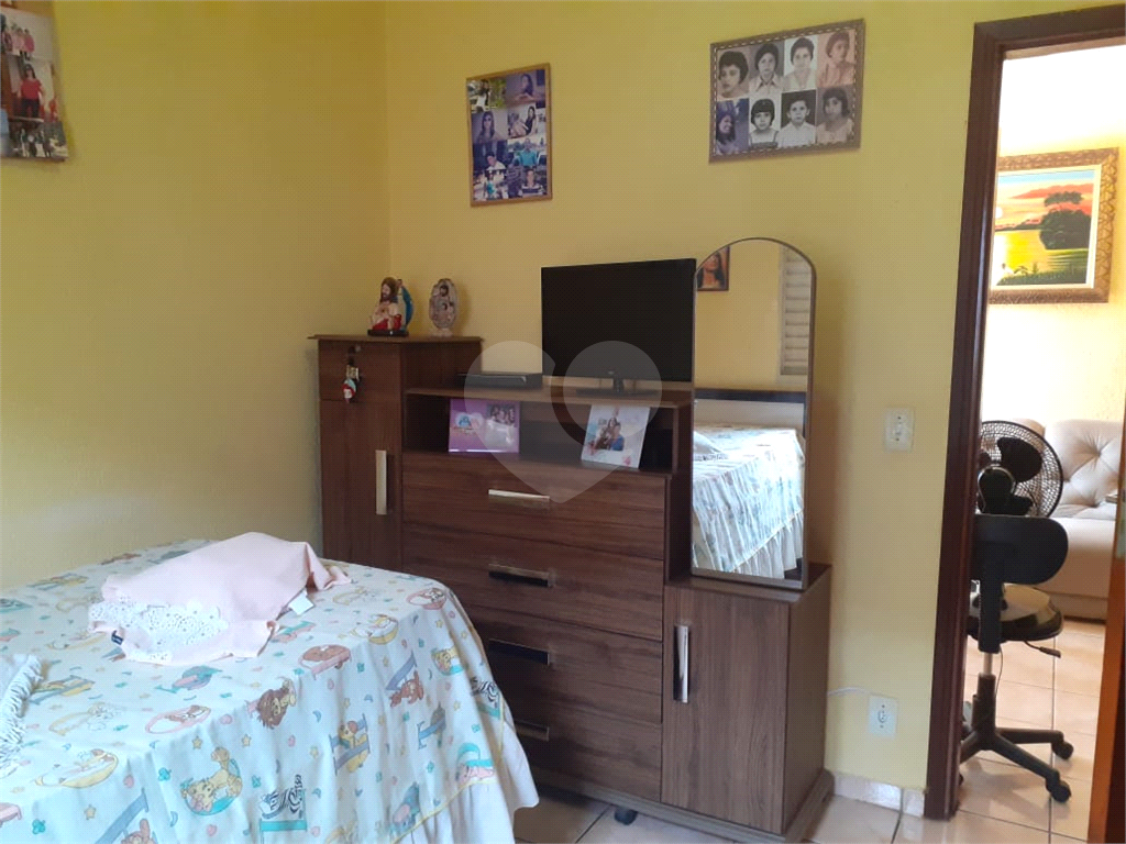 Casa Térrea com 200 metros quadrados, totalmente mobiliada. Aceita permuta.