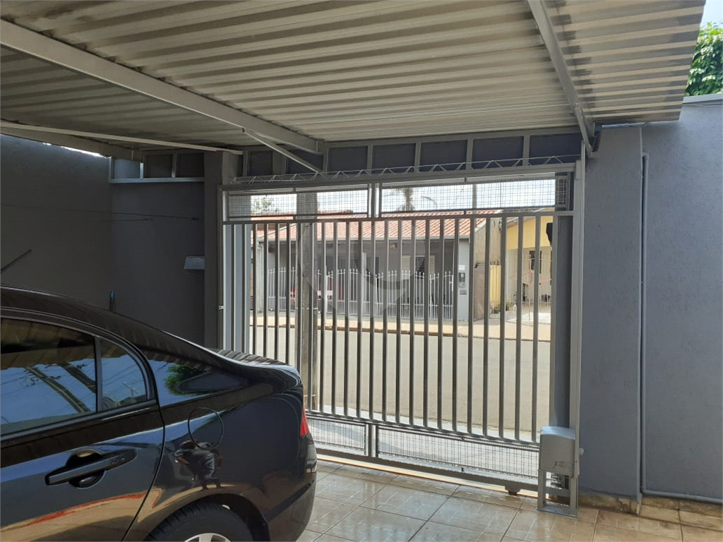 Casa Térrea com 200 metros quadrados, totalmente mobiliada. Aceita permuta.