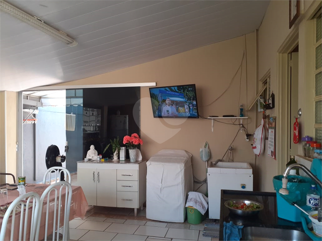 Casa Térrea com 200 metros quadrados, totalmente mobiliada. Aceita permuta.