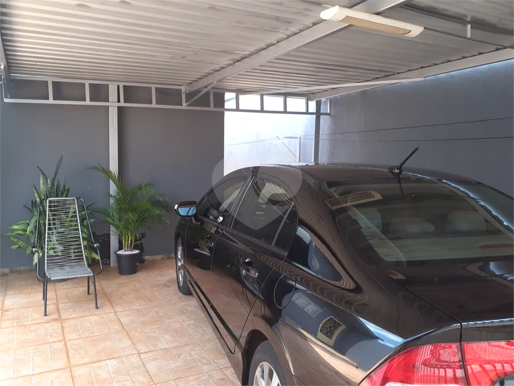 Casa Térrea com 200 metros quadrados, totalmente mobiliada. Aceita permuta.