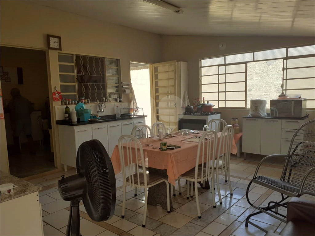 Casa Térrea com 200 metros quadrados, totalmente mobiliada. Aceita permuta.