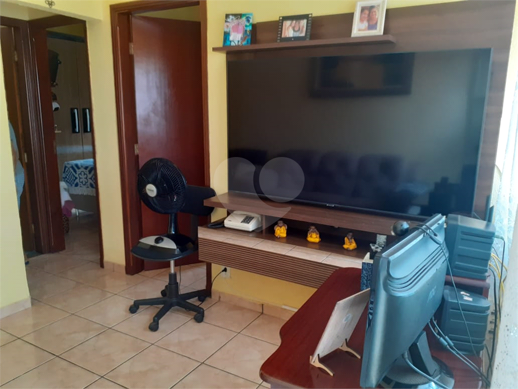 Casa Térrea com 200 metros quadrados, totalmente mobiliada. Aceita permuta.