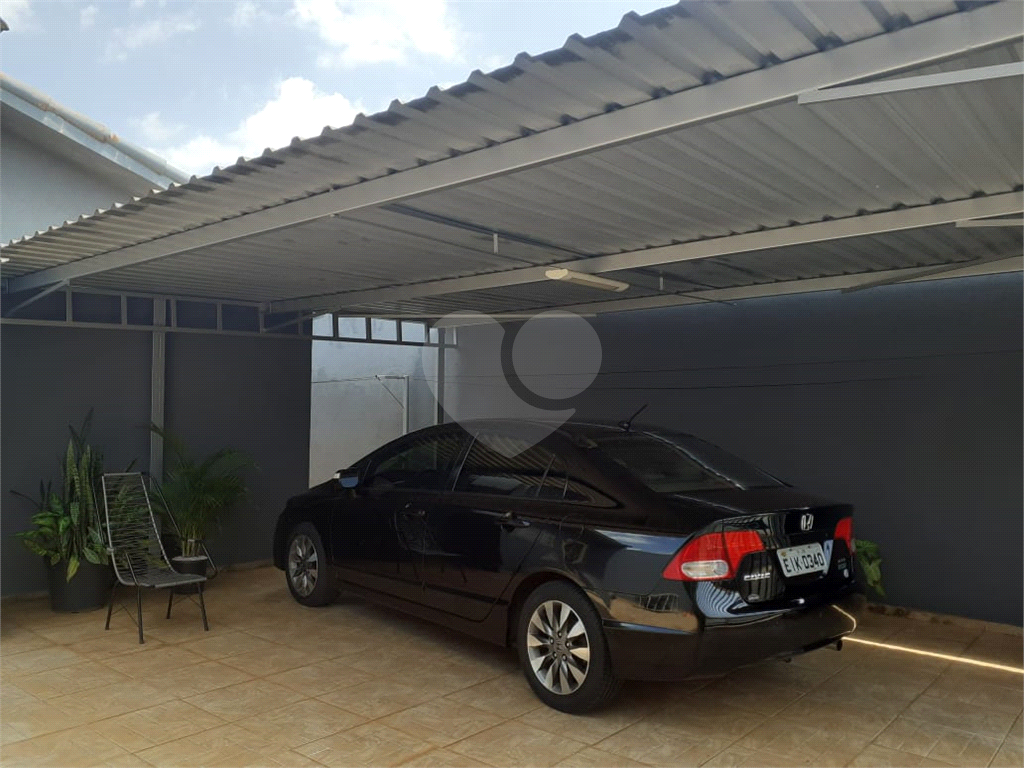 Casa Térrea com 200 metros quadrados, totalmente mobiliada. Aceita permuta.