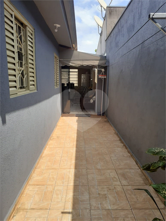 Casa Térrea com 200 metros quadrados, totalmente mobiliada. Aceita permuta.