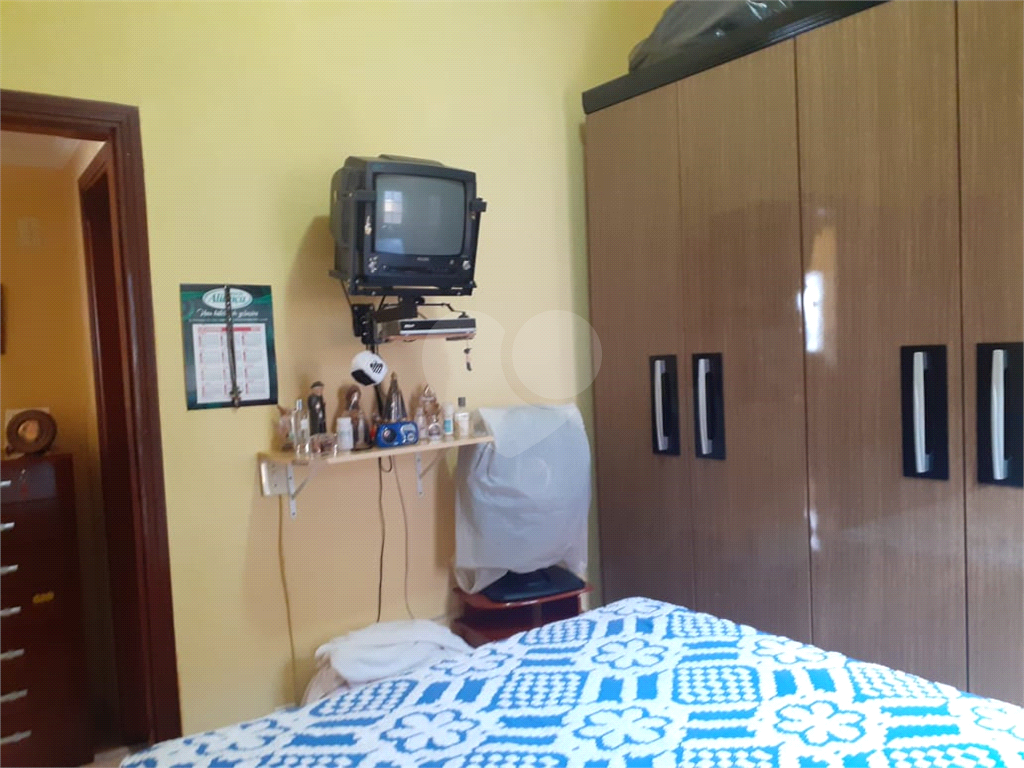 Casa Térrea com 200 metros quadrados, totalmente mobiliada. Aceita permuta.