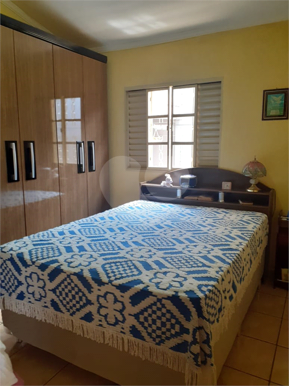 Casa Térrea com 200 metros quadrados, totalmente mobiliada. Aceita permuta.
