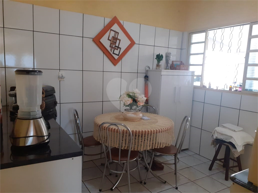 Casa Térrea com 200 metros quadrados, totalmente mobiliada. Aceita permuta.