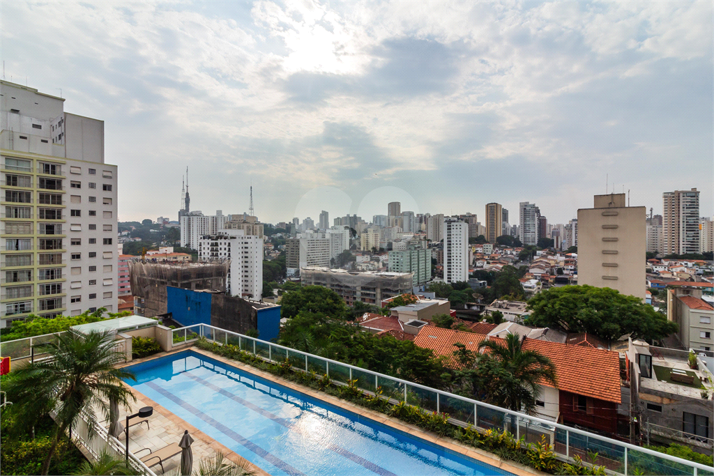 Imóvel reformado 171m² f. norte, sala de estar com vista aberta eterna 4 quartos 4 vagas Perdizes 