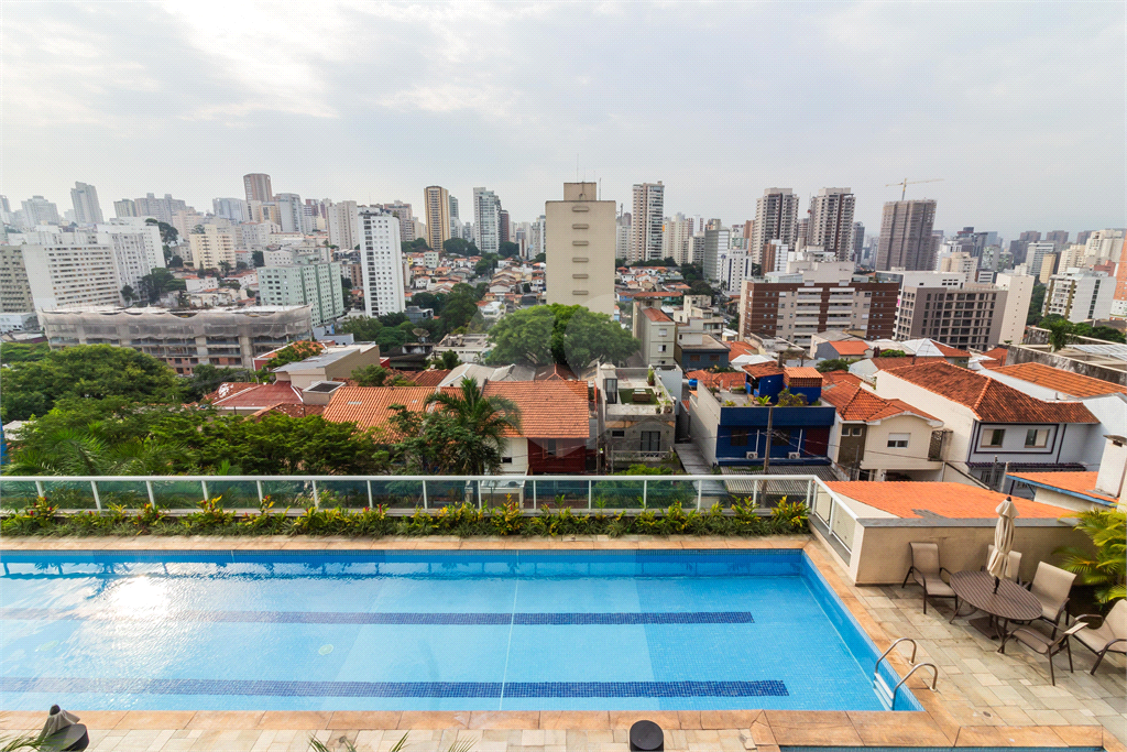 Imóvel reformado 171m² f. norte, sala de estar com vista aberta eterna 4 quartos 4 vagas Perdizes 