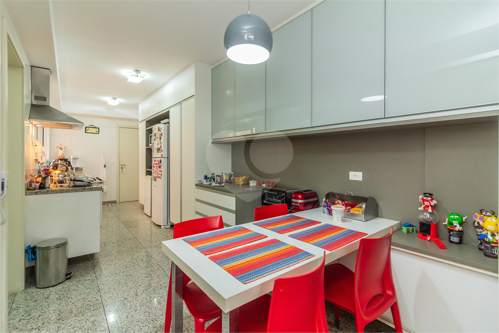 Apartamento 171m² 3 suítes, varanda gourmet 4 vagas lazer completo em Perdizes
