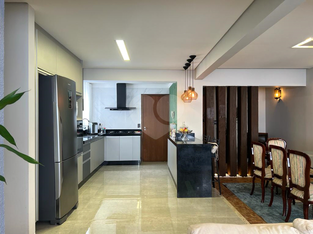 Apartamento à venda com 3 quartos, 160m² - Foto 4