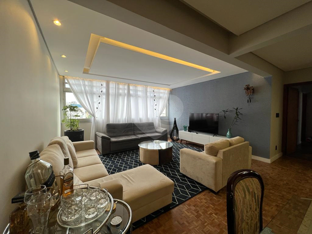 Apartamento à venda com 3 quartos, 160m² - Foto 1