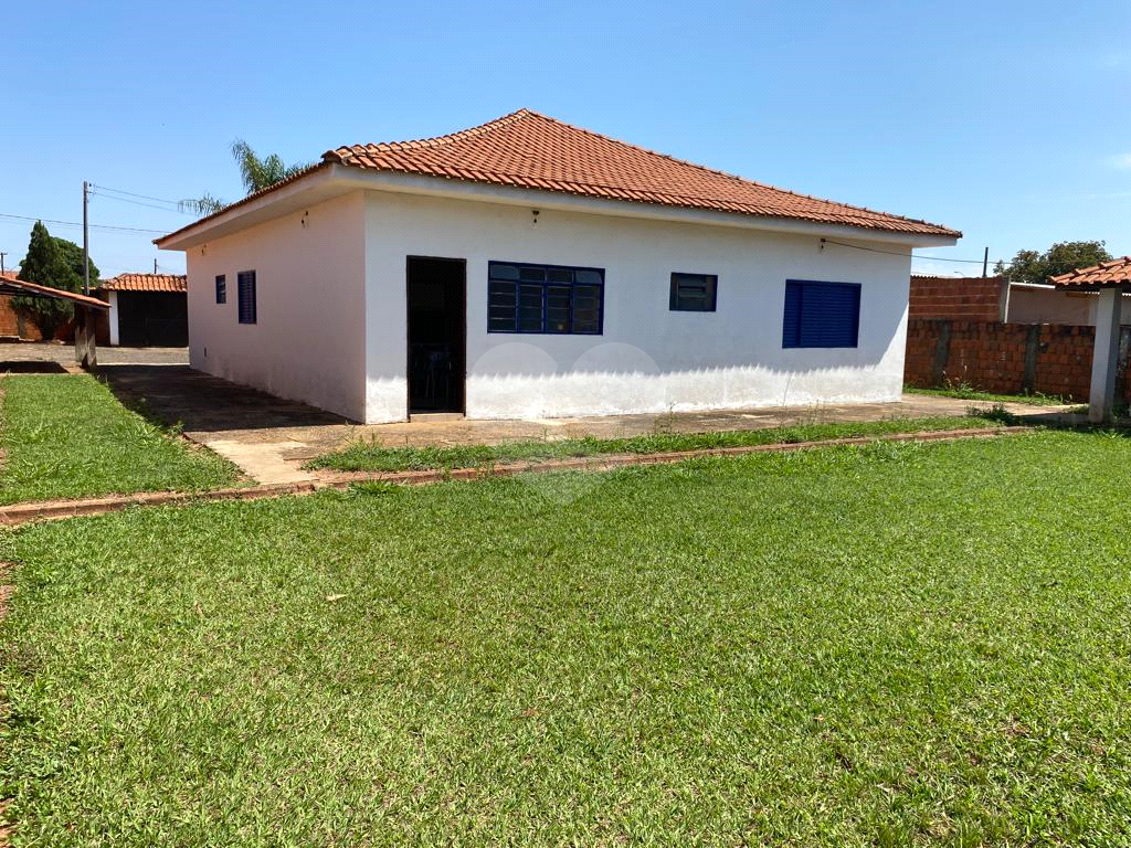 Casa à venda com 4 quartos, 204m² - Foto 1