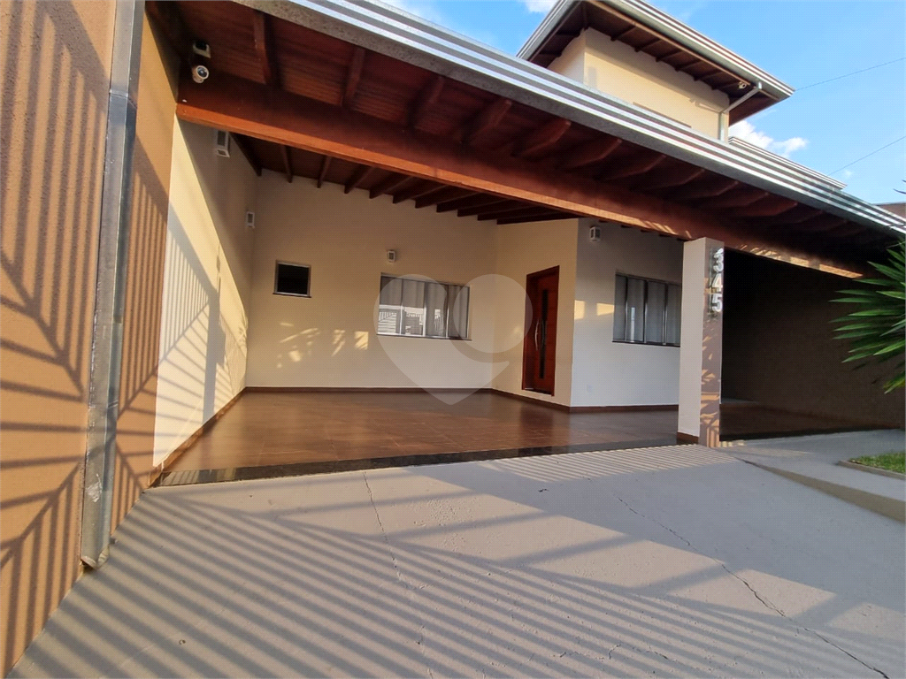 Casa à venda com 3 quartos, 130m² - Foto 1