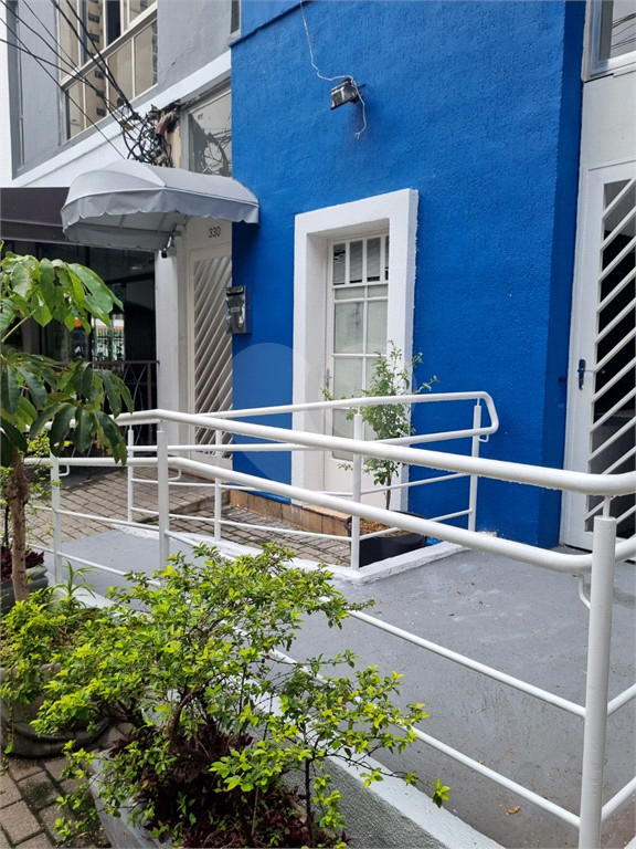 Apartamento com 73m² living amplo com janelões, 2 dormitórios em Moema