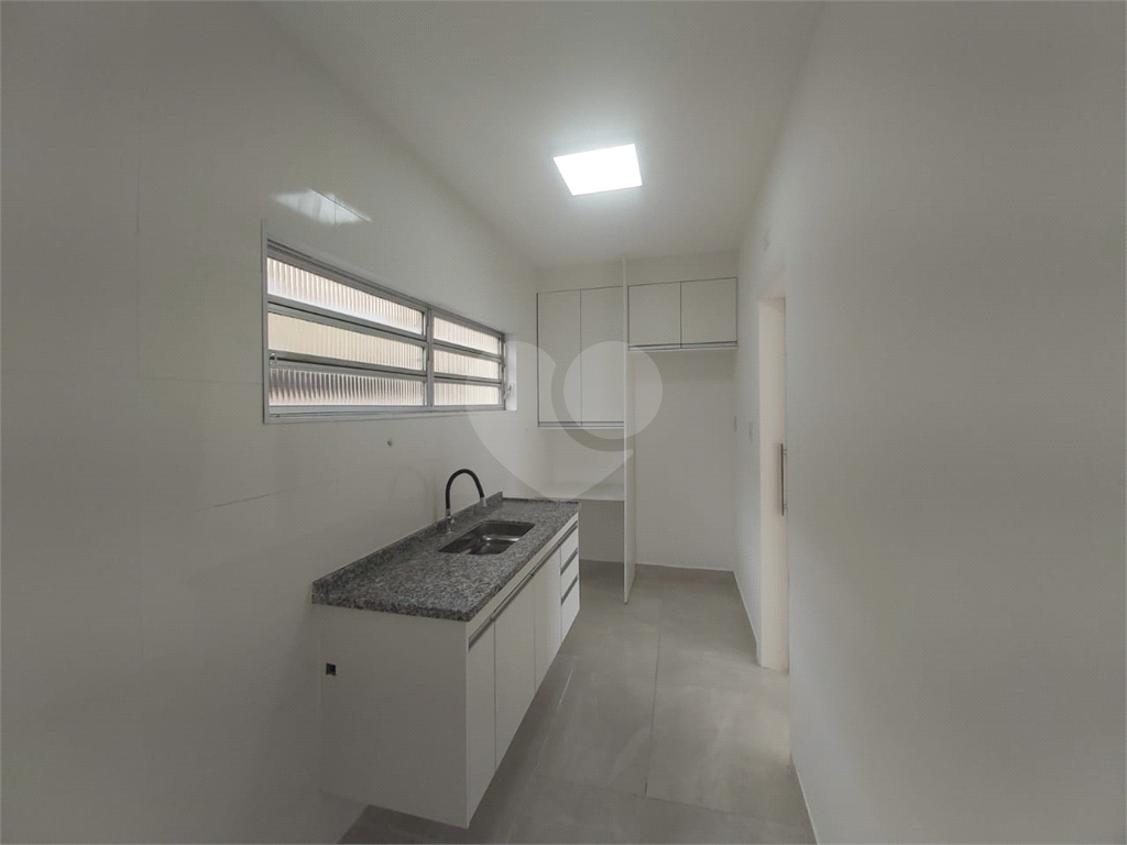 Apartamento com 73m² living amplo com janelões, 2 dormitórios em Moema