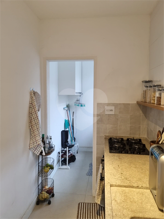 Apartamento com 73m² living amplo com janelões, 2 dormitórios em Moema