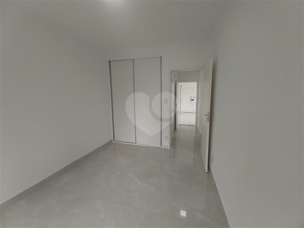 Apartamento com 73m² living amplo com janelões, 2 dormitórios em Moema