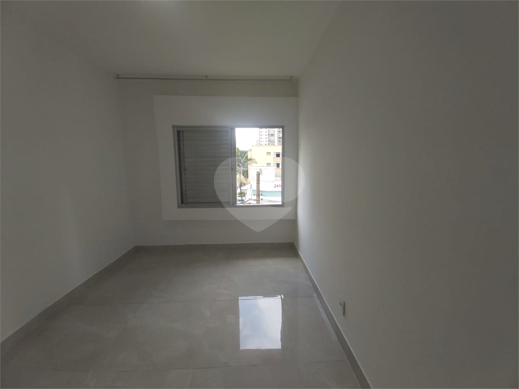 Apartamento com 73m² living amplo com janelões, 2 dormitórios em Moema
