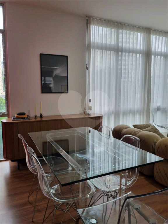 Apartamento com 73m² living amplo com janelões, 2 dormitórios em Moema