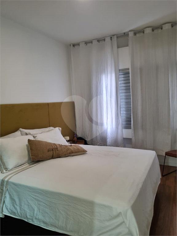 Apartamento com 73m² living amplo com janelões, 2 dormitórios em Moema