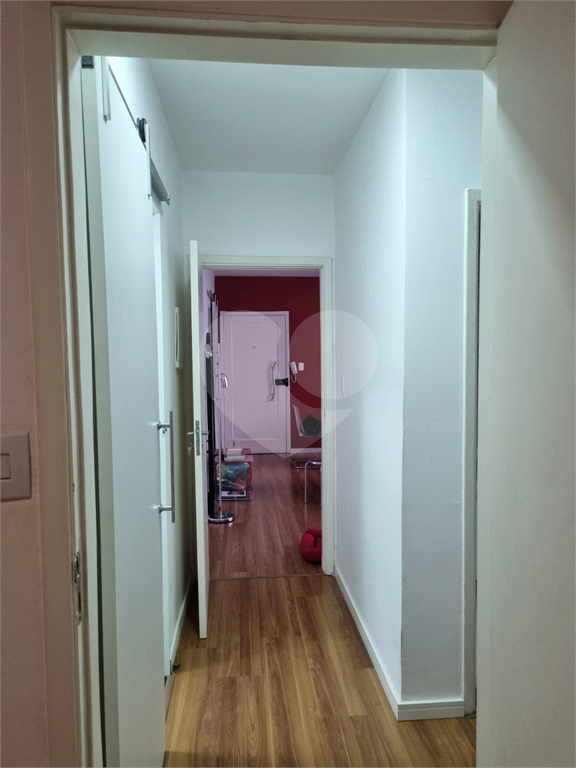 Apartamento com 73m² living amplo com janelões, 2 dormitórios em Moema
