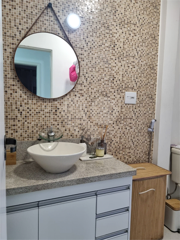 Apartamento com 73m² living amplo com janelões, 2 dormitórios em Moema