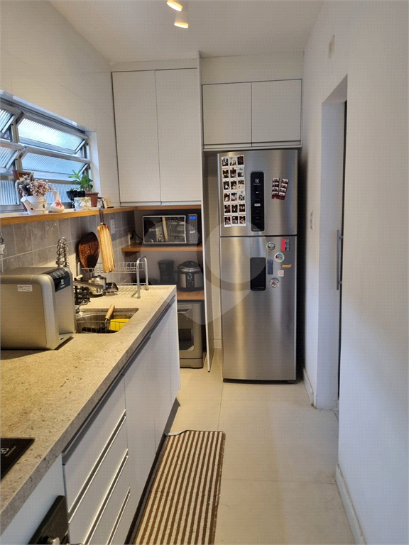 Apartamento com 73m² living amplo com janelões, 2 dormitórios em Moema