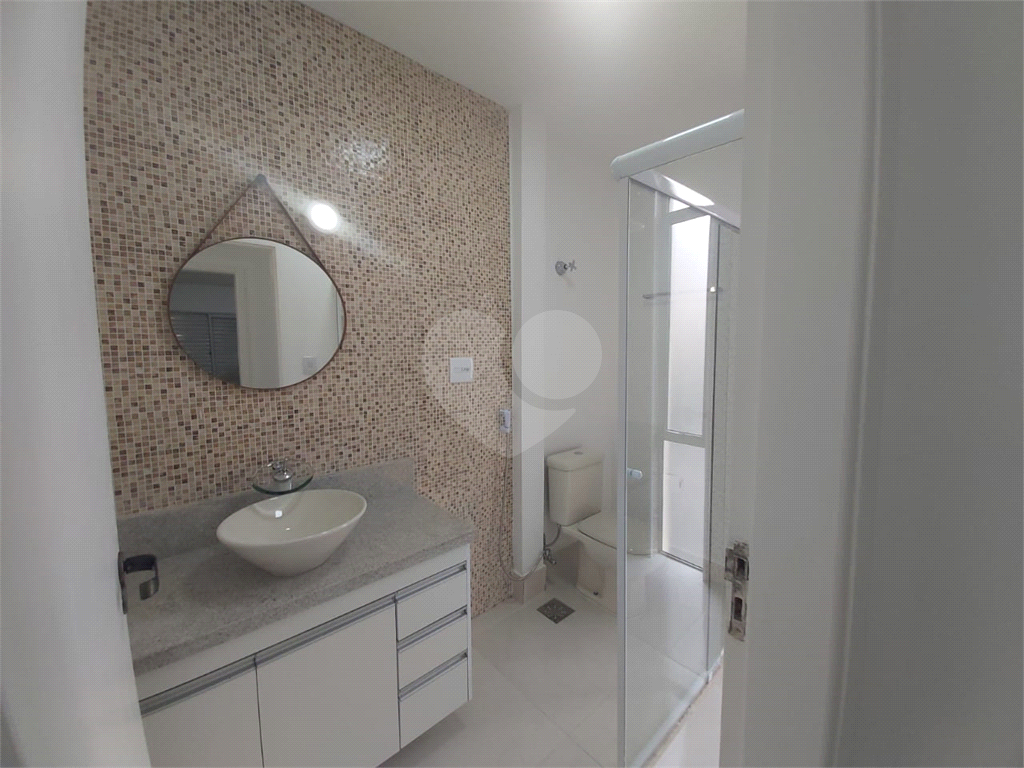 Apartamento com 73m² living amplo com janelões, 2 dormitórios em Moema