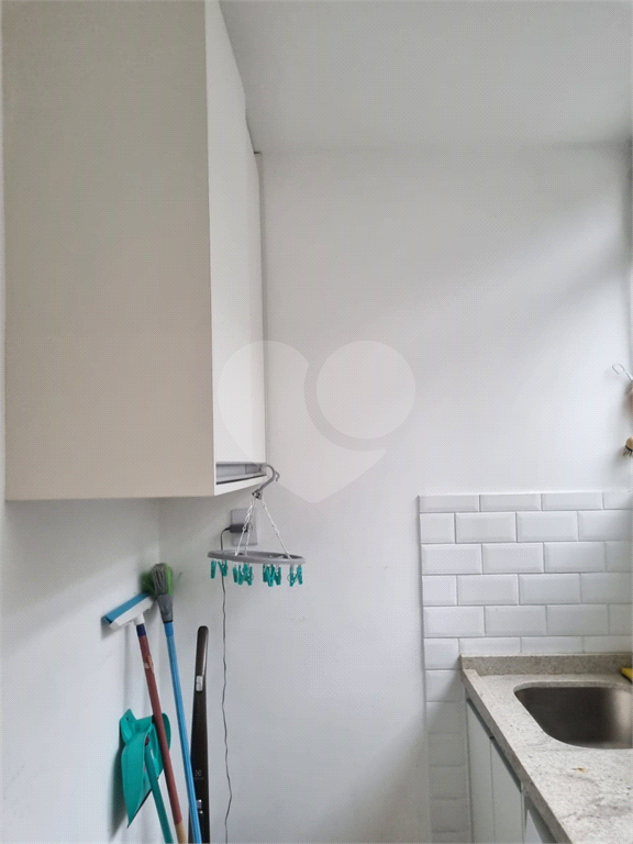 Apartamento com 73m² living amplo com janelões, 2 dormitórios em Moema