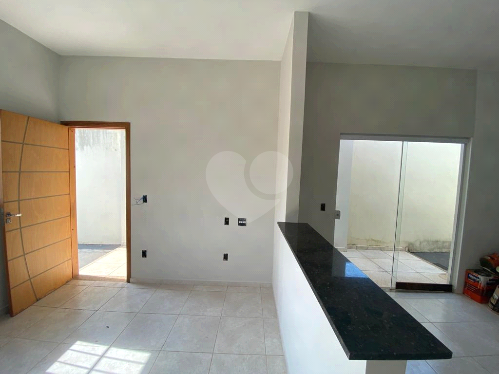 Casa à venda com 2 quartos, 70m² - Foto 1