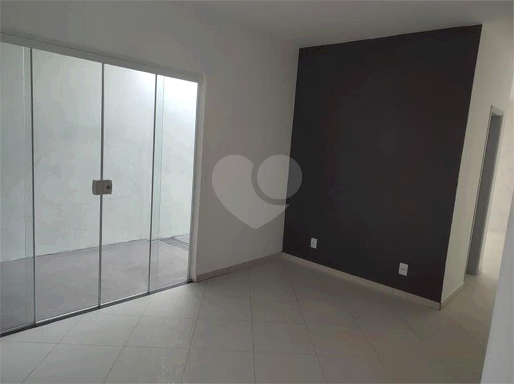 Casa à venda com 2 quartos, 156m² - Foto 1