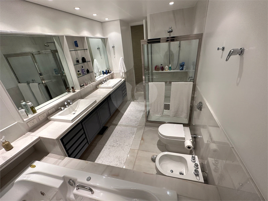 Apartamento a venda reformado 4 suítes 5 vagas, condomínio clube em Higienópolis - São Paulo