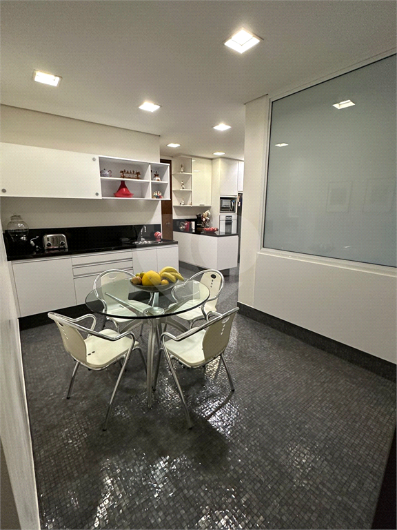 Apartamento a venda reformado 4 suítes 5 vagas, condomínio clube em Higienópolis - São Paulo
