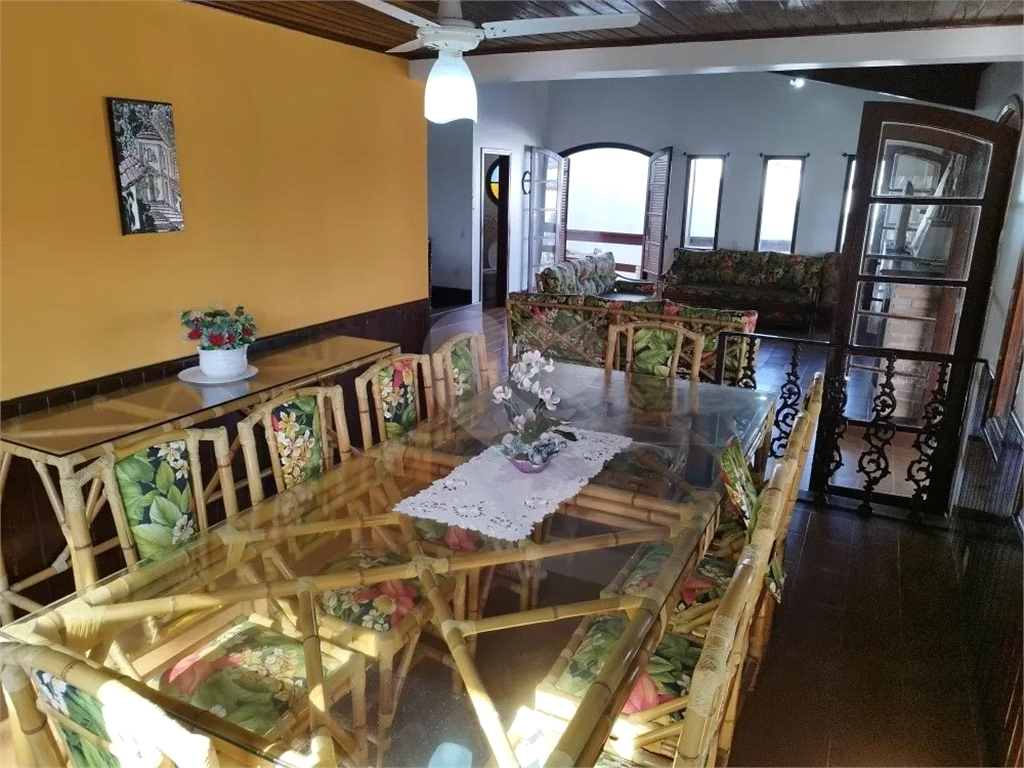CASA MOBILIADA NA PRAIA DOS SONHOS - ITANHAÉM - 8 QUARTOS - 9 GARAGENS - 1560 m2  Área Total