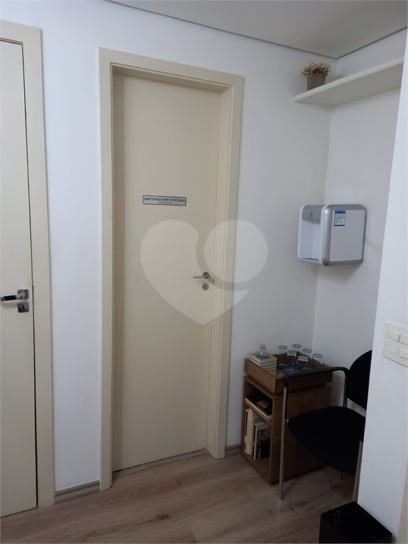 Vende se linda Sala Comercial com 37m2 em Frente Metrô Paraíso/Vl. Mariana SP