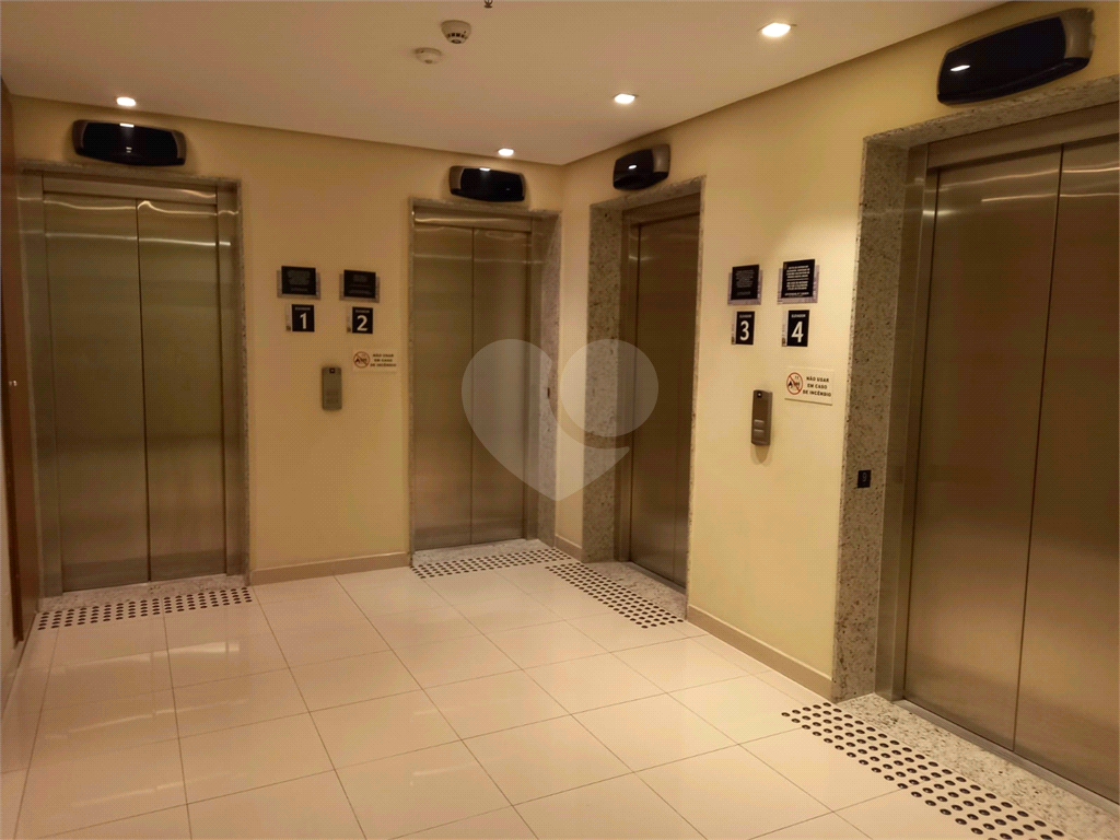 Vende se linda Sala Comercial com 37m2 em Frente Metrô Paraíso/Vl. Mariana SP