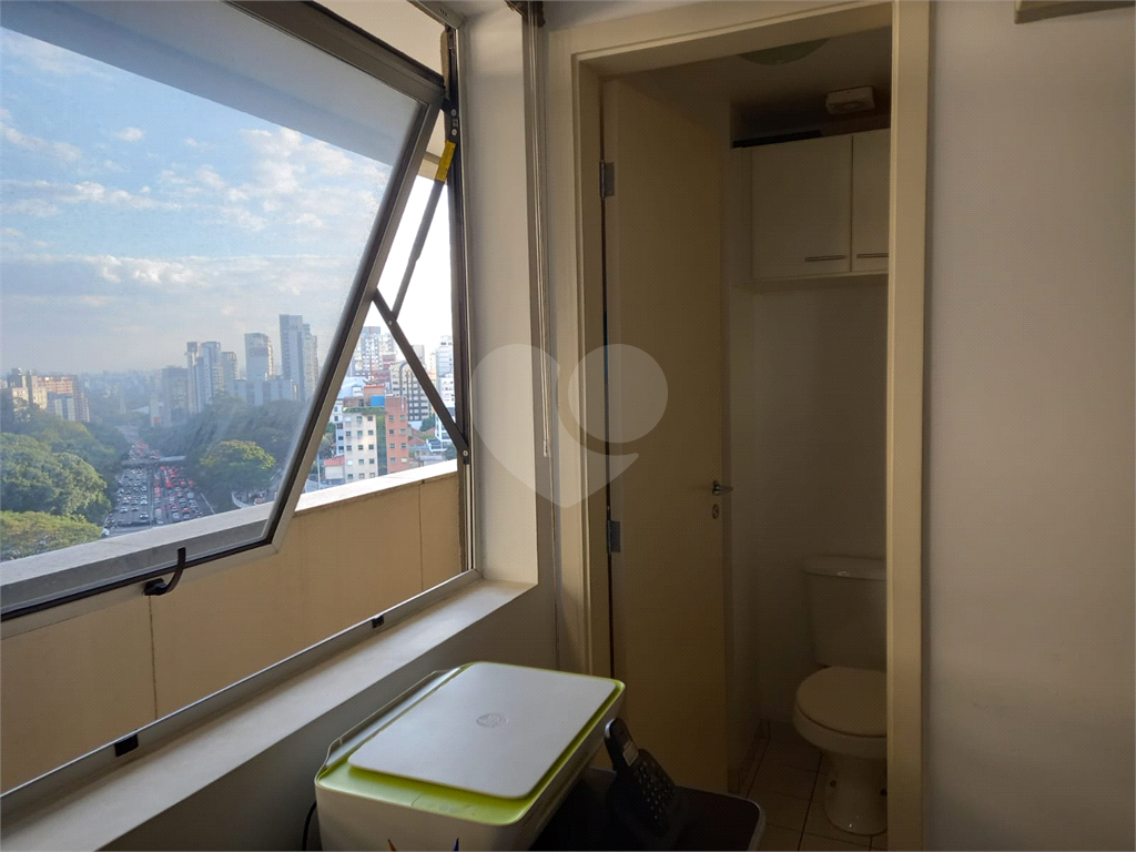 Vende se linda Sala Comercial com 37m2 em Frente Metrô Paraíso/Vl. Mariana SP