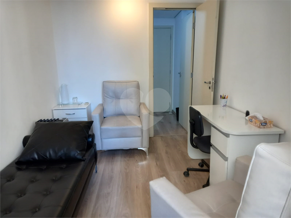 Vende se linda Sala Comercial com 37m2 em Frente Metrô Paraíso/Vl. Mariana SP