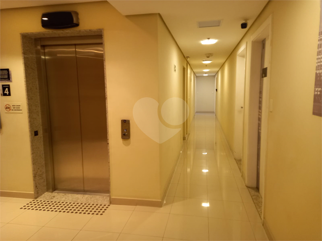 Vende se linda Sala Comercial com 37m2 em Frente Metrô Paraíso/Vl. Mariana SP