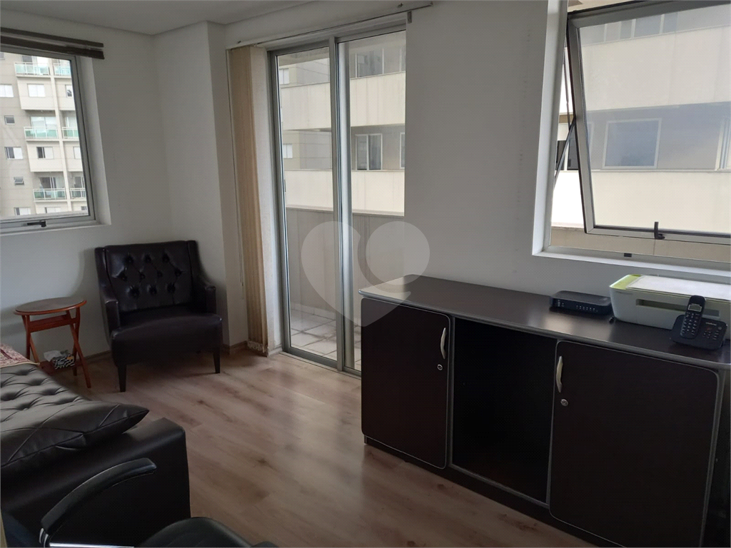 Vende se linda Sala Comercial com 37m2 em Frente Metrô Paraíso/Vl. Mariana SP