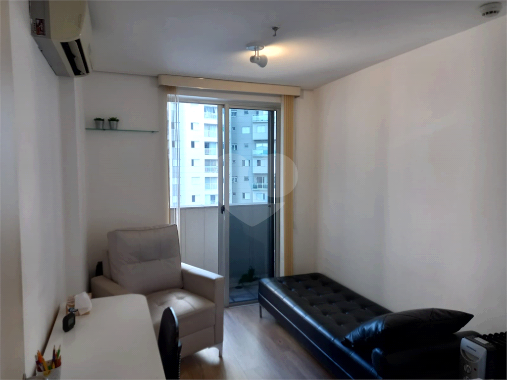 Vende se linda Sala Comercial com 37m2 em Frente Metrô Paraíso/Vl. Mariana SP