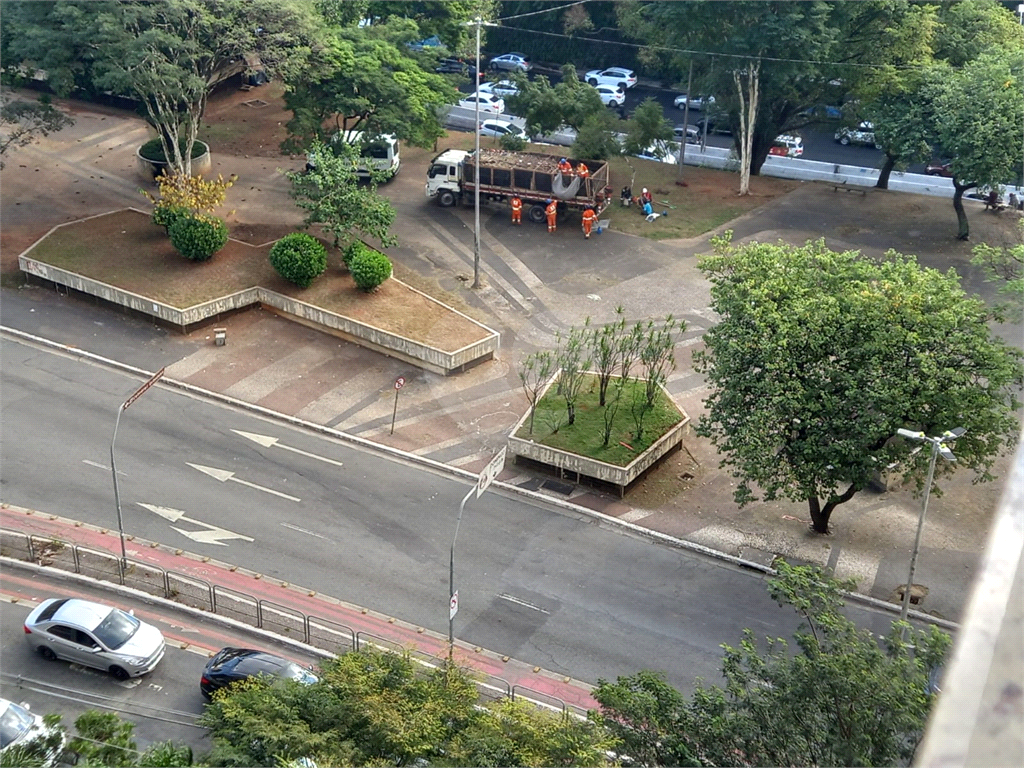 Vende se linda Sala Comercial com 37m2 em Frente Metrô Paraíso/Vl. Mariana SP