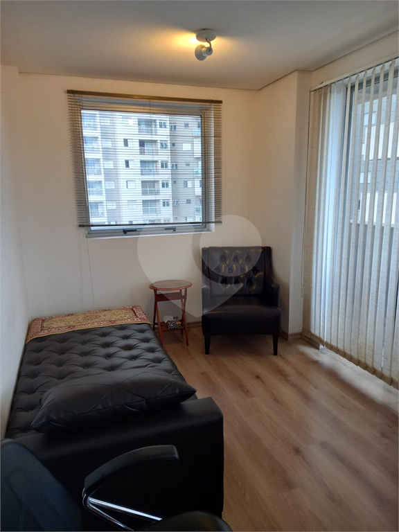 Vende se linda Sala Comercial com 37m2 em Frente Metrô Paraíso/Vl. Mariana SP