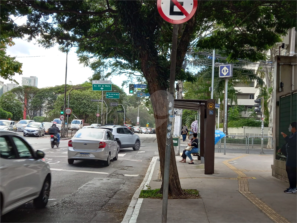 Vende se linda Sala Comercial com 37m2 em Frente Metrô Paraíso/Vl. Mariana SP